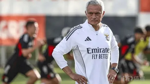 《独家揭秘：梅努欲在冬窗离队曼联，全球12强豪强竞相追逐》